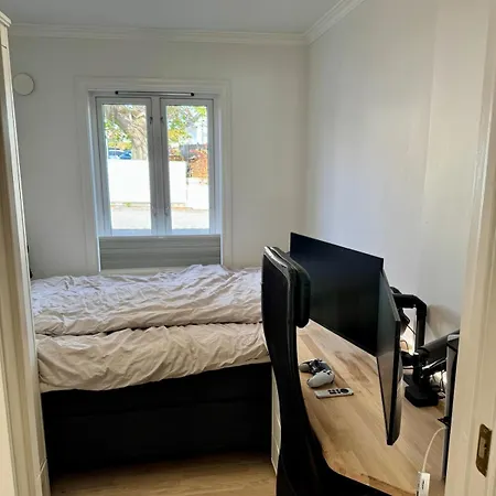 Apartment With Sunny Balcony *