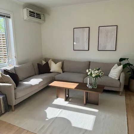 With Sunny Balcony Apartment *