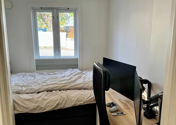 아파트 With Sunny Balcony *